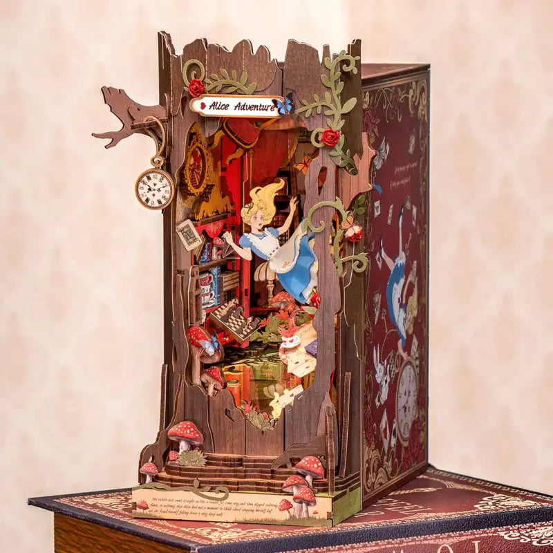 Złożony Book Nook Fall Into Wonder na półce z książkami