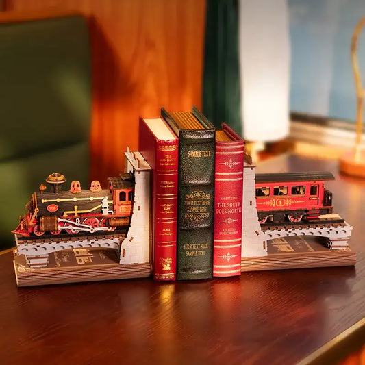 Book Nook Century Train – magiczny parowy pociąg na peronie King's Cross, diorama DIY z LED