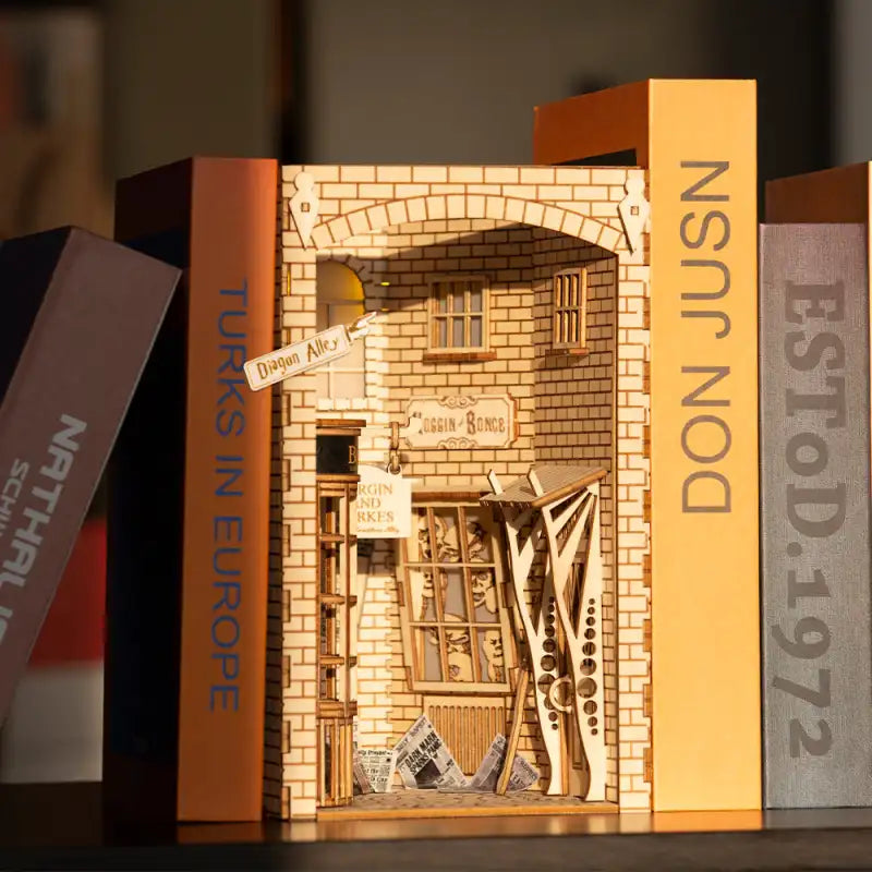 Book Nook Wizard Alley – witryny sklepów magicznej uliczki, widok z przodu