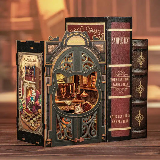 Book Nook Count Cats Study – przytulne biuro pełne kotów, diorama DIY z oświetleniem LED