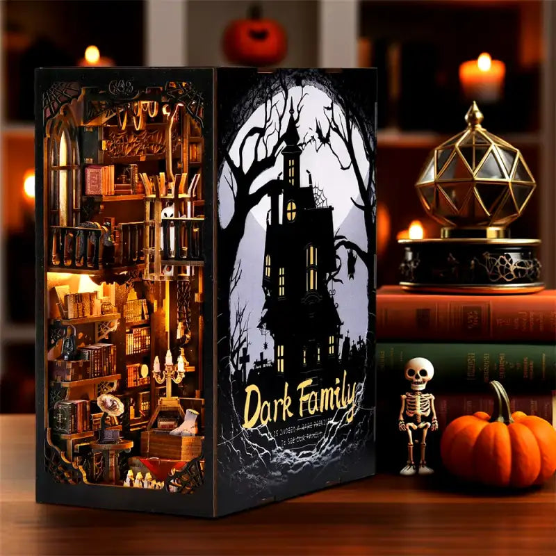 Book Nook Dark Family – gotyckie detale rezydencji w miniaturze