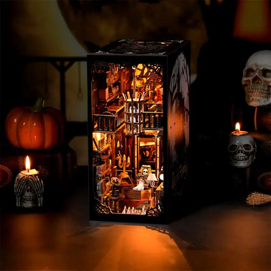 Book Nook Dark Family – mroczny gotycki świat, diorama DIY z oświetleniem LED