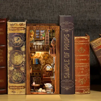 Book Nook Eternal Bookstore – dwupoziomowa miniaturowa księgarnia, diorama DIY z LED