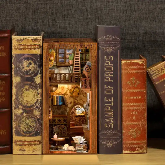 Book Nook Eternal Bookstore – dwupoziomowa miniaturowa księgarnia, diorama DIY z LED