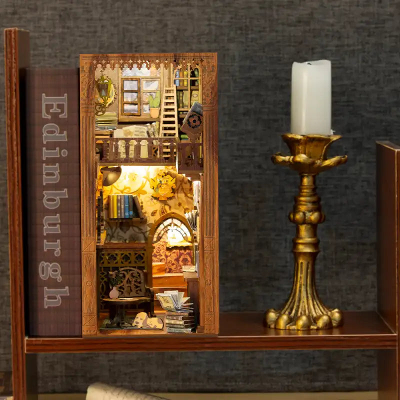 Book Nook Eternal Bookstore – detale drewnianych elementów DIY