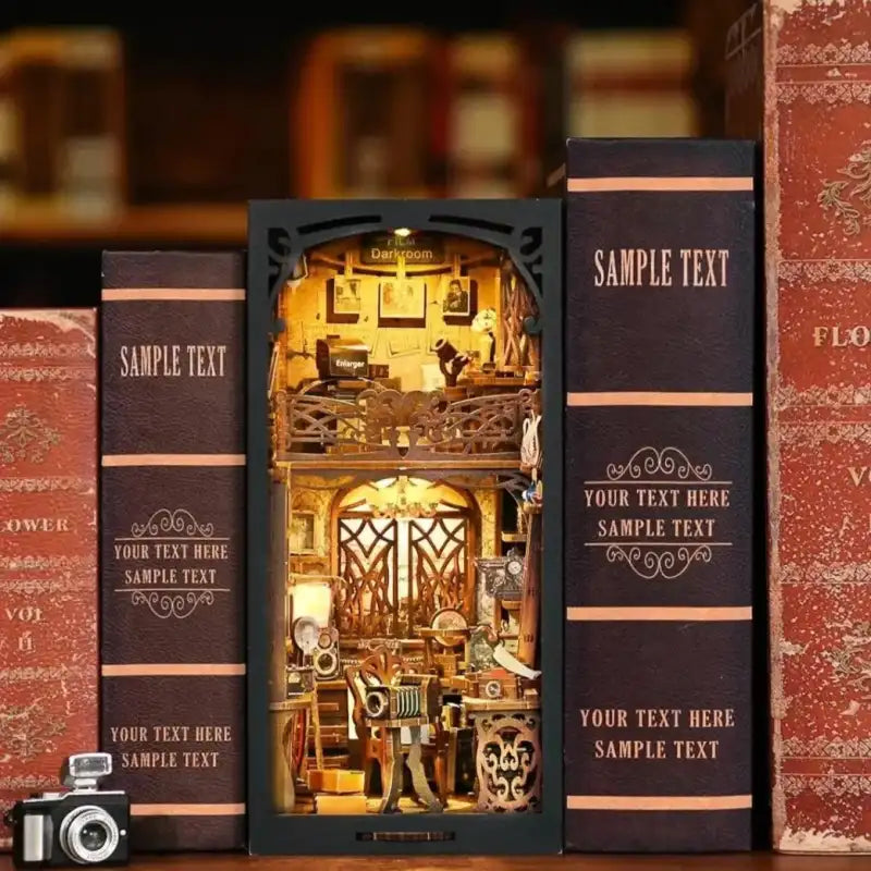 Book Nook Film Darkroom – fotograficzna ciemnia, diorama DIY z oświetleniem LED