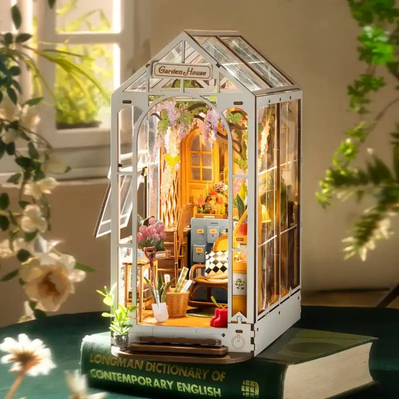 Book Nook Garden House – słoneczny ogrodowy domek, diorama DIY z oświetleniem LED