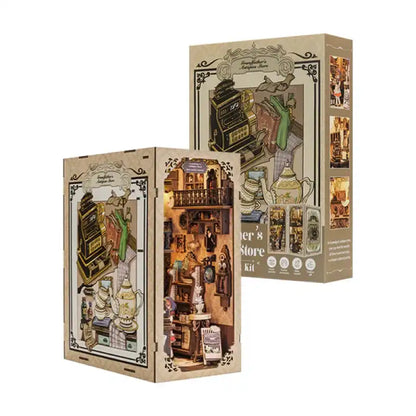 Złożony Book Nook Grandfathers Antique Store na półce z książkami