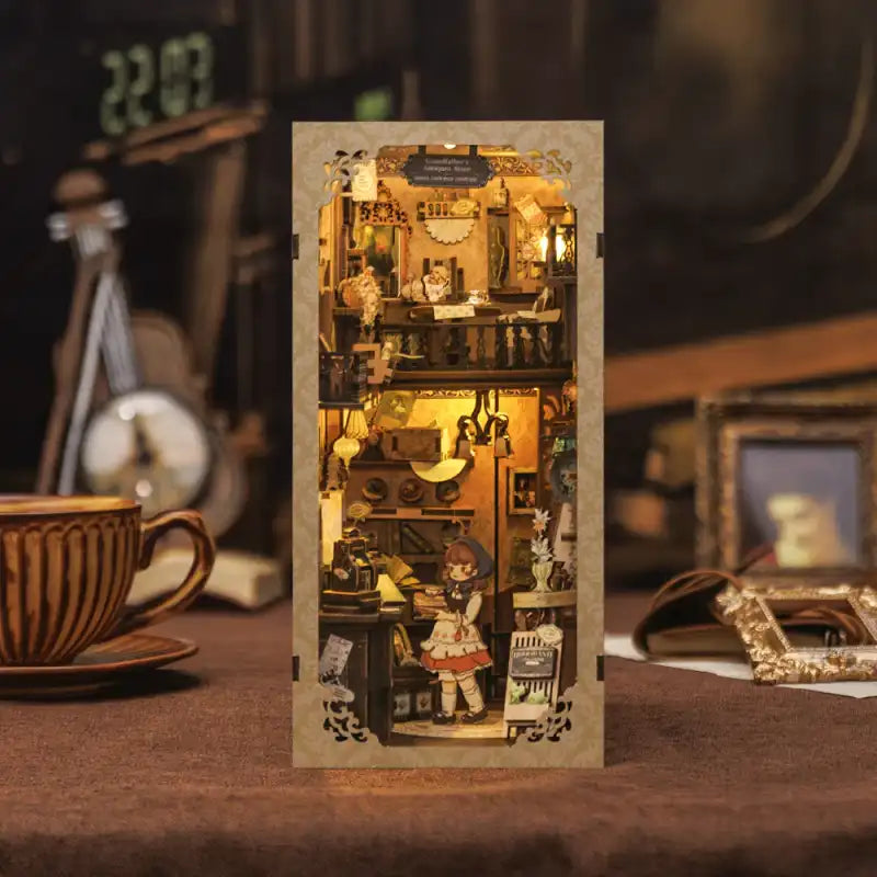 Book Nook Grandfathers Antique Store – sklep z antykami, diorama DIY z oświetleniem LED