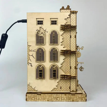 Złożony Book Nook Wizard Wand Shop na półce z książkami