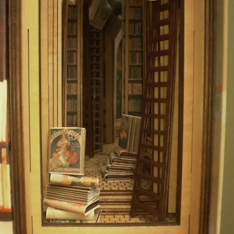 Book Nook Elven Bookshop – zestaw DIY przed montażem