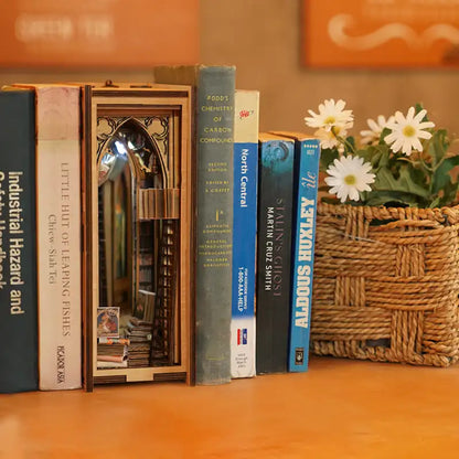 Book Nook Elven Bookshop – baśniowe wnętrze księgarni w scenerii