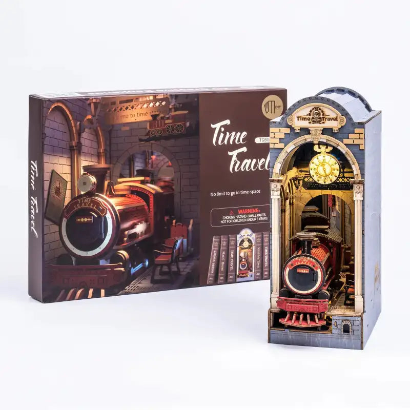 Book Nook Time Travel Train – widok z boku magicznej dioramy