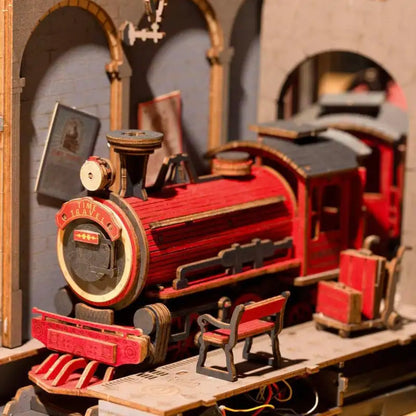 Book Nook Time Travel Train – oświetlenie LED rozświetlające scenę