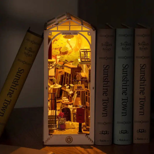 Book Nook Sunlit Town – słoneczne włoskie miasteczko, diorama DIY z oświetleniem LED