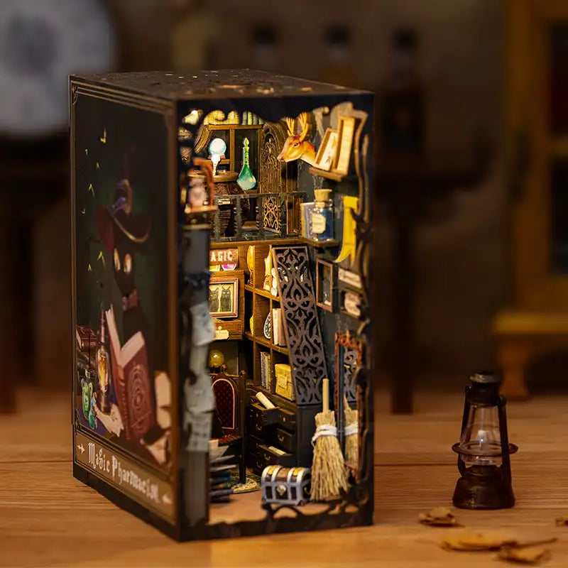 Book Nook Magic Apothecary – sceneria apteki noćą z oświetleniem LED