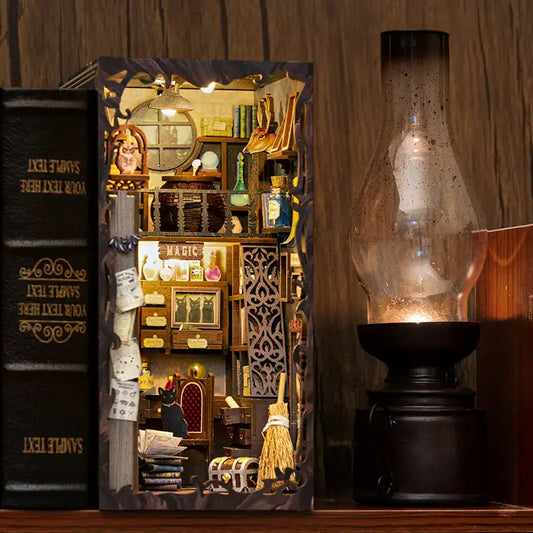 Book Nook Magic Apothecary – magiczna apteka pełna mikstur, diorama DIY z LED