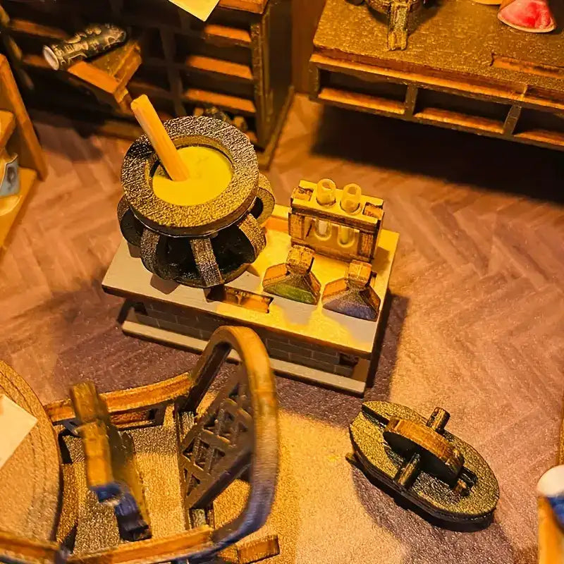 Złożony Book Nook Mira Magic House na półce z książkami