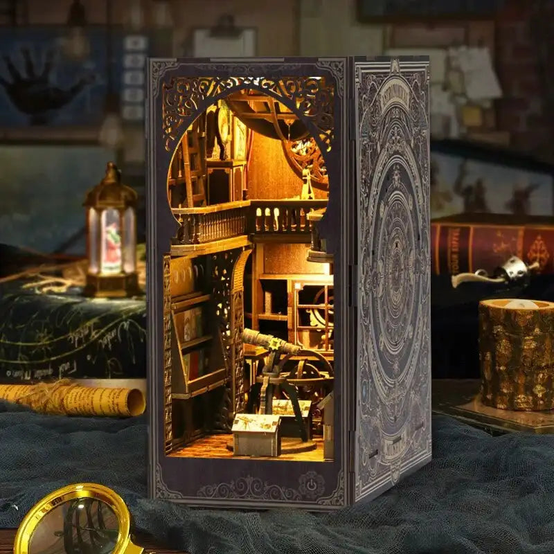 Book Nook Museum Of Astronomy – miniaturowe muzeum astronomii, detale wnętrza