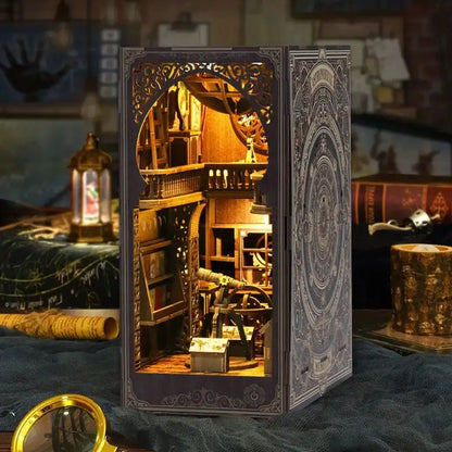 Book Nook Museum Of Astronomy – miniaturowe muzeum astronomii, detale wnętrza