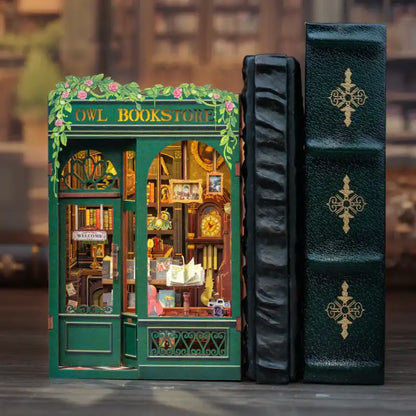Book Nook Owl Bookstore – miniaturowy domek DIY z oświetleniem LED na półkę z książkami