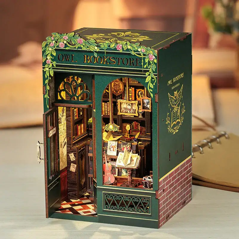 Book Nook Owl Bookstore – detale miniaturowej księgarni DIY