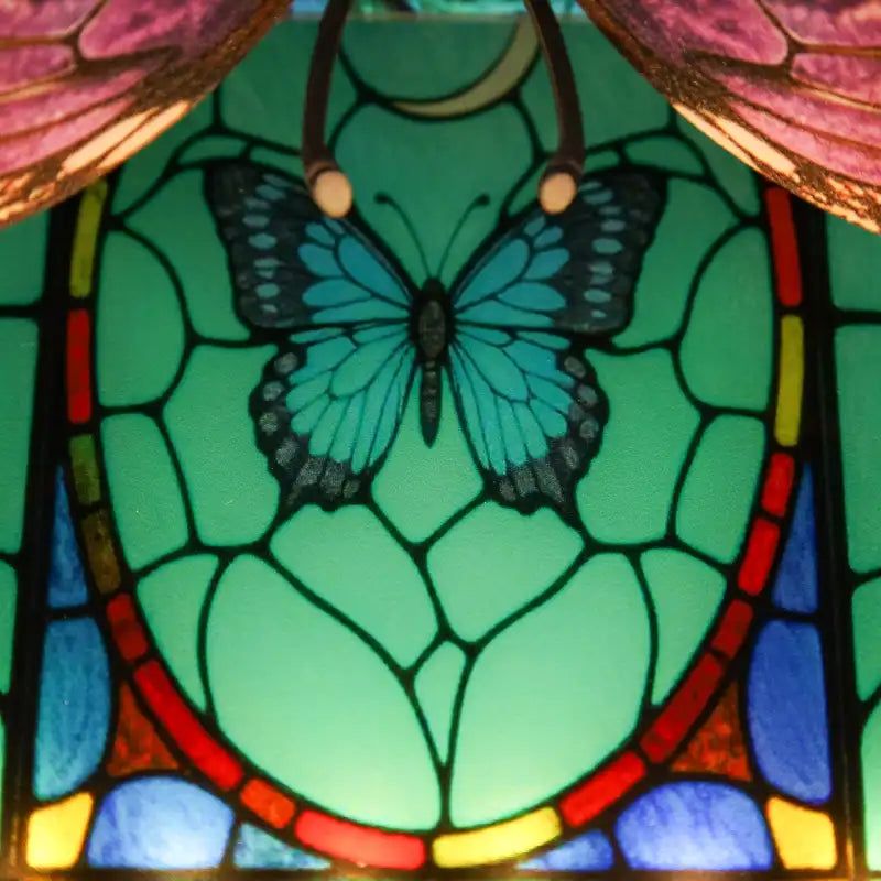 Book Nook Glass Butterfly – widok z boku dioramy z motylem
