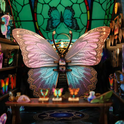 Book Nook Glass Butterfly – oświetlenie LED rozświetlające witraż