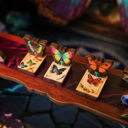 Book Nook Glass Butterfly – zestaw DIY przed montażem