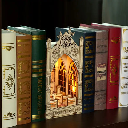 Book Nook Church Prayer – detale drewnianych elementów DIY