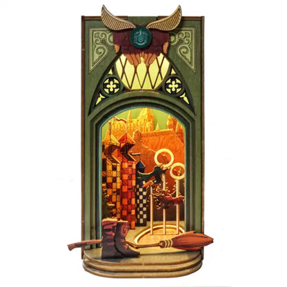Złożony Book Nook Wizard Broom Match na półce z książkami