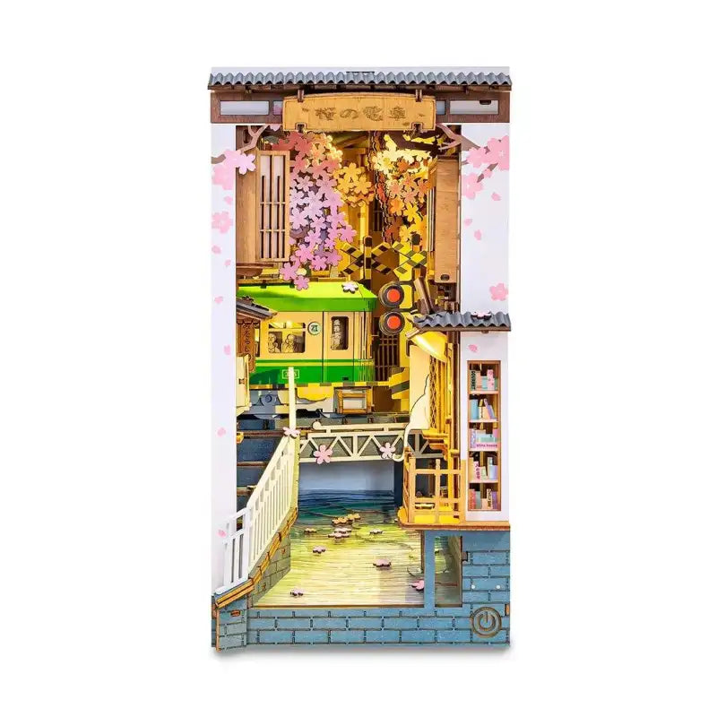 Book Nook Sakura Train – kwitnące drzewa sakury w miniaturze, detale