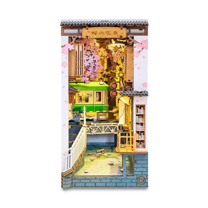 Book Nook Sakura Train – kwitnące drzewa sakury w miniaturze, detale
