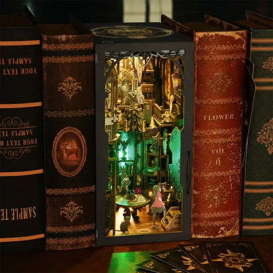 Book Nook Tarot Divination – mistyczny świat tarota, diorama DIY z oświetleniem LED