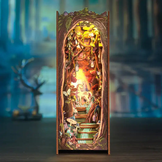 Book Nook Forest Grace – zaczarowany las, drewniana diorama DIY z oświetleniem LED