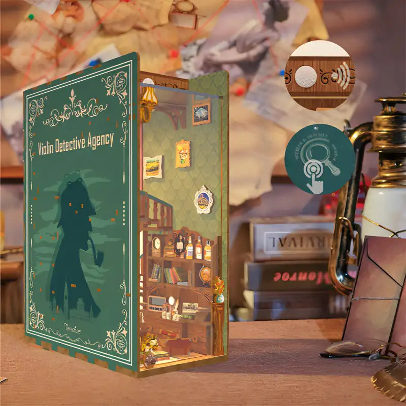 Book Nook Violin Detective Agency – miniaturowe biurko śledcze i skrzypce, detale