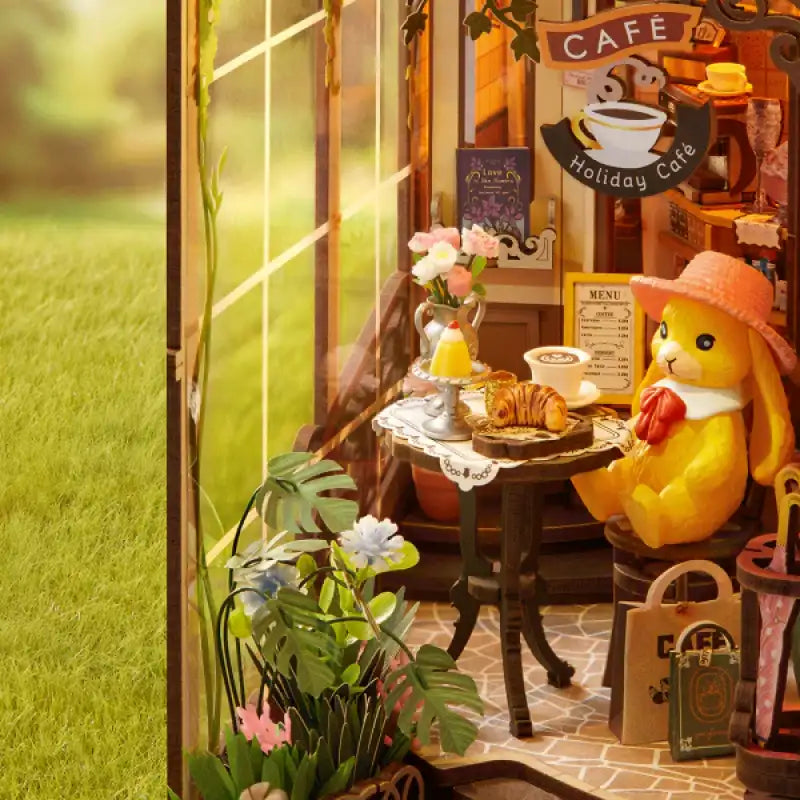 Złożony Book Nook Holiday Cafe na półce z książkami