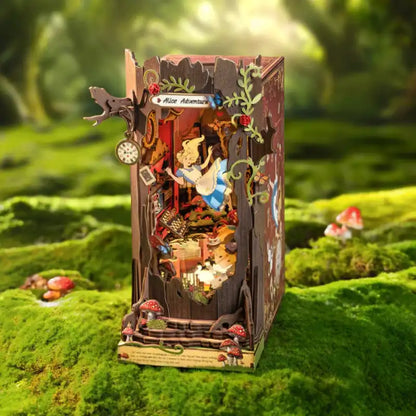 Book Nook Fall Into Wonder – baśniowe detale sceny w miniaturze