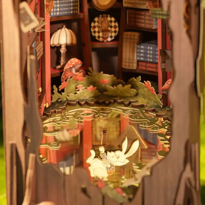 Book Nook Fall Into Wonder – widok z boku baśniowej dioramy