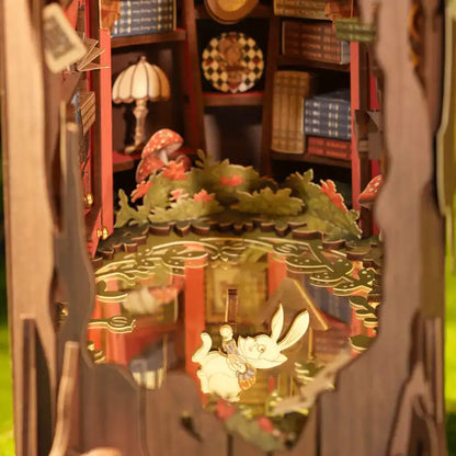 Book Nook Fall Into Wonder – widok z boku baśniowej dioramy