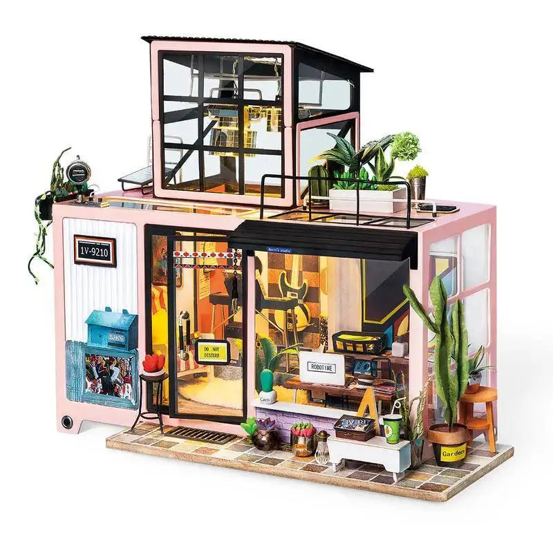 Kawalerka Kevina – wnętrze miniaturowego domku