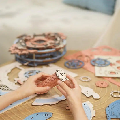 Mechaniczne puzzle 3D – drewniany zegar ścienny – szczegóły przestrzennej konstrukcji