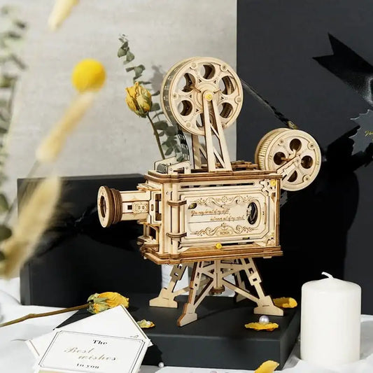 Ruchome puzzle 3D – drewniany projektor filmowy – widok gotowego modelu