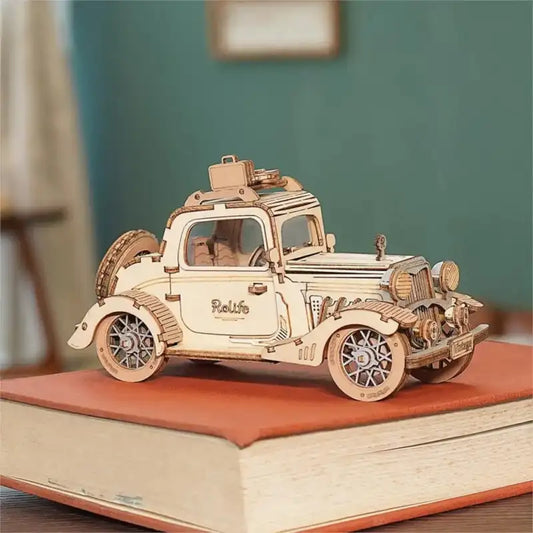 Puzzle 3D samochód – drewniany model retro – widok gotowego modelu
