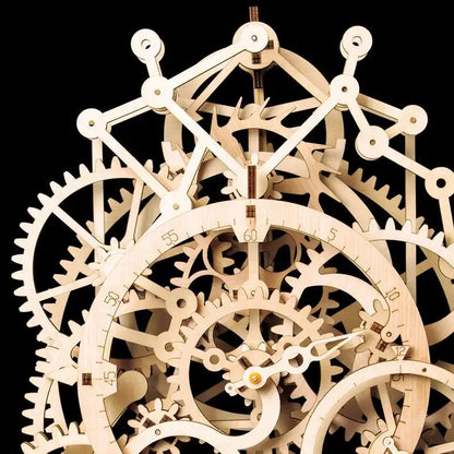 Puzzle 3D zegar z wahadłem – drewniany model – widok z innej perspektywy